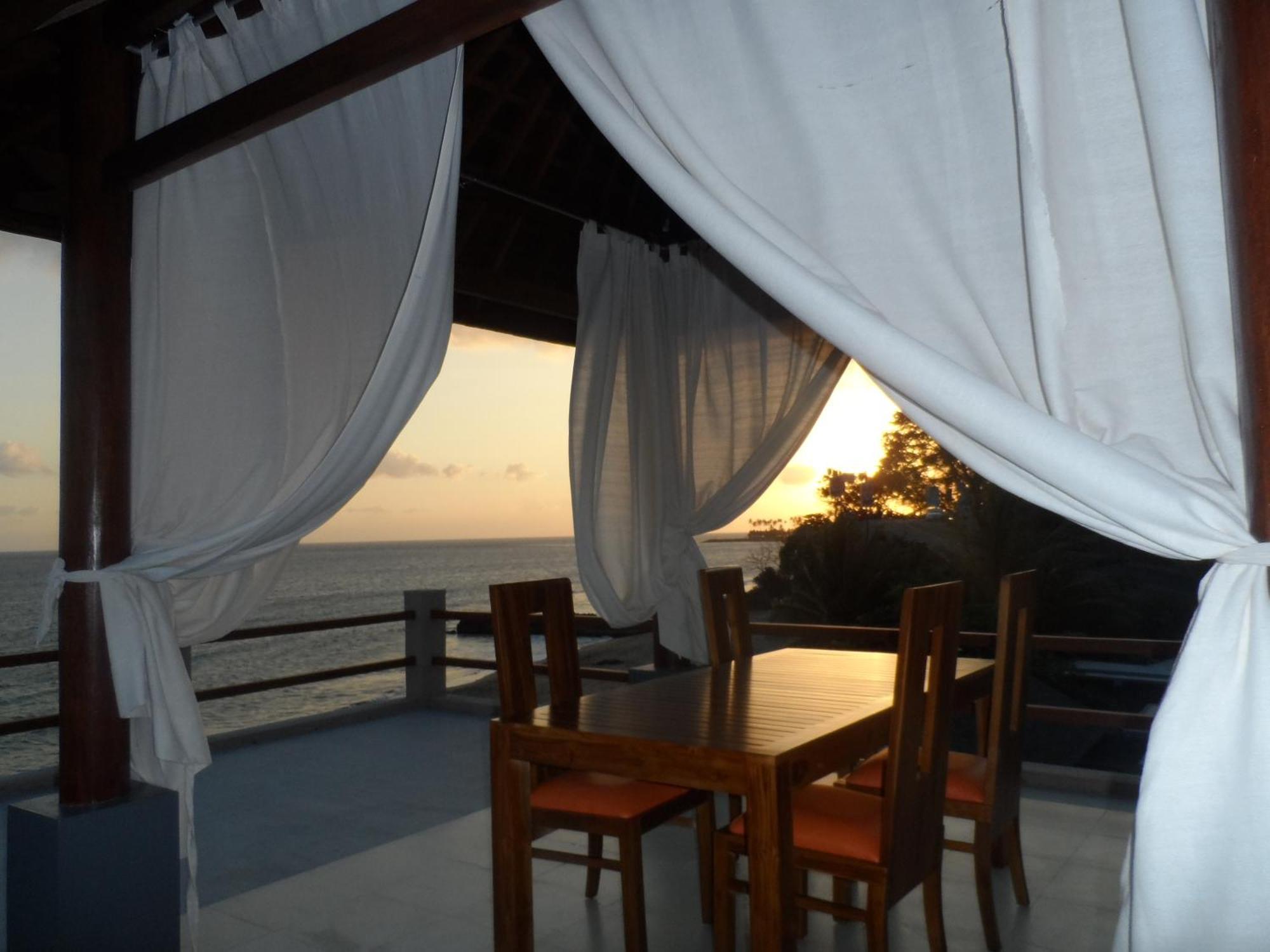 Cafe Alberto B And B Senggigi Luaran gambar